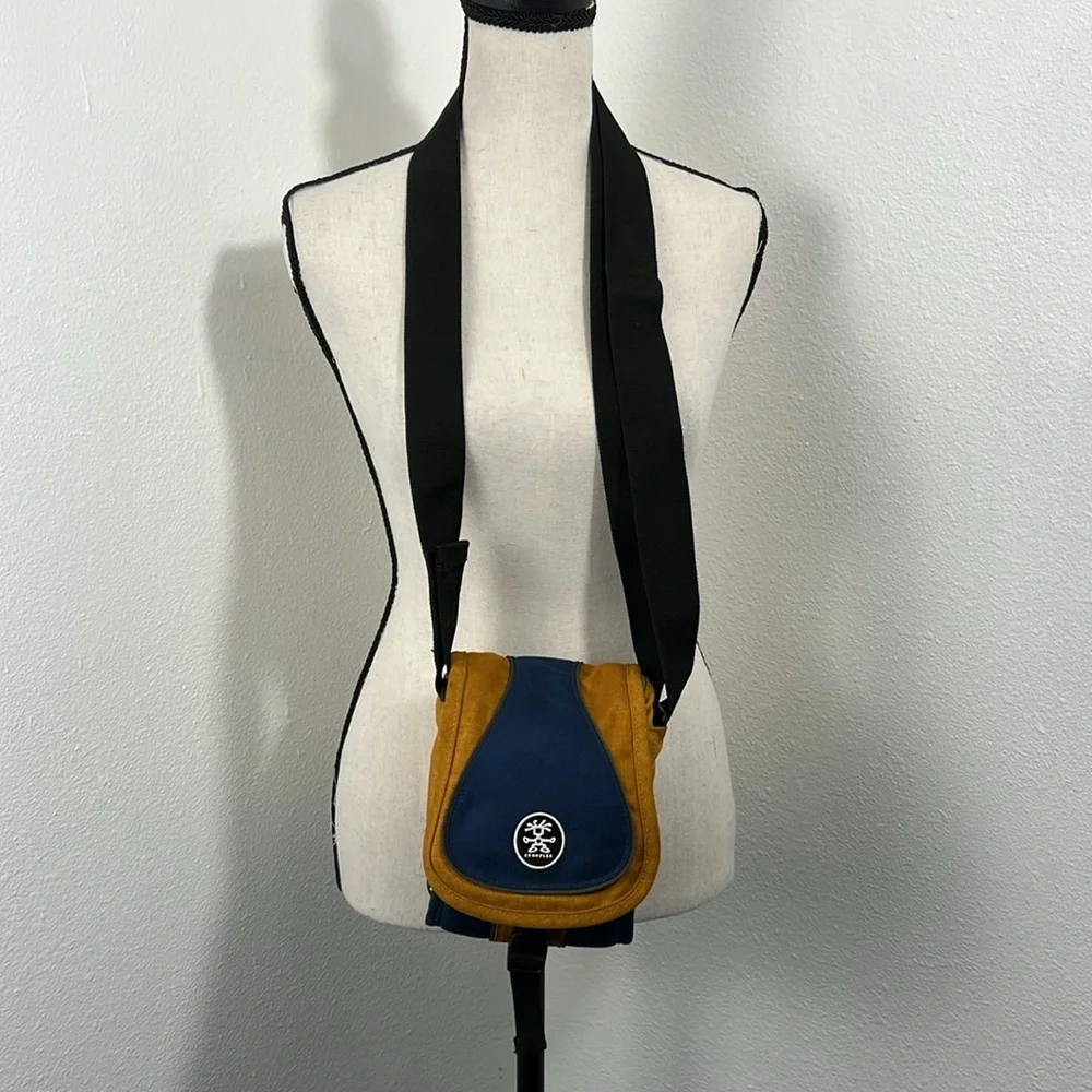 Crumpler Digits Sporty Guy Digital Camera Bag 0.6 Blue / Orange EUC